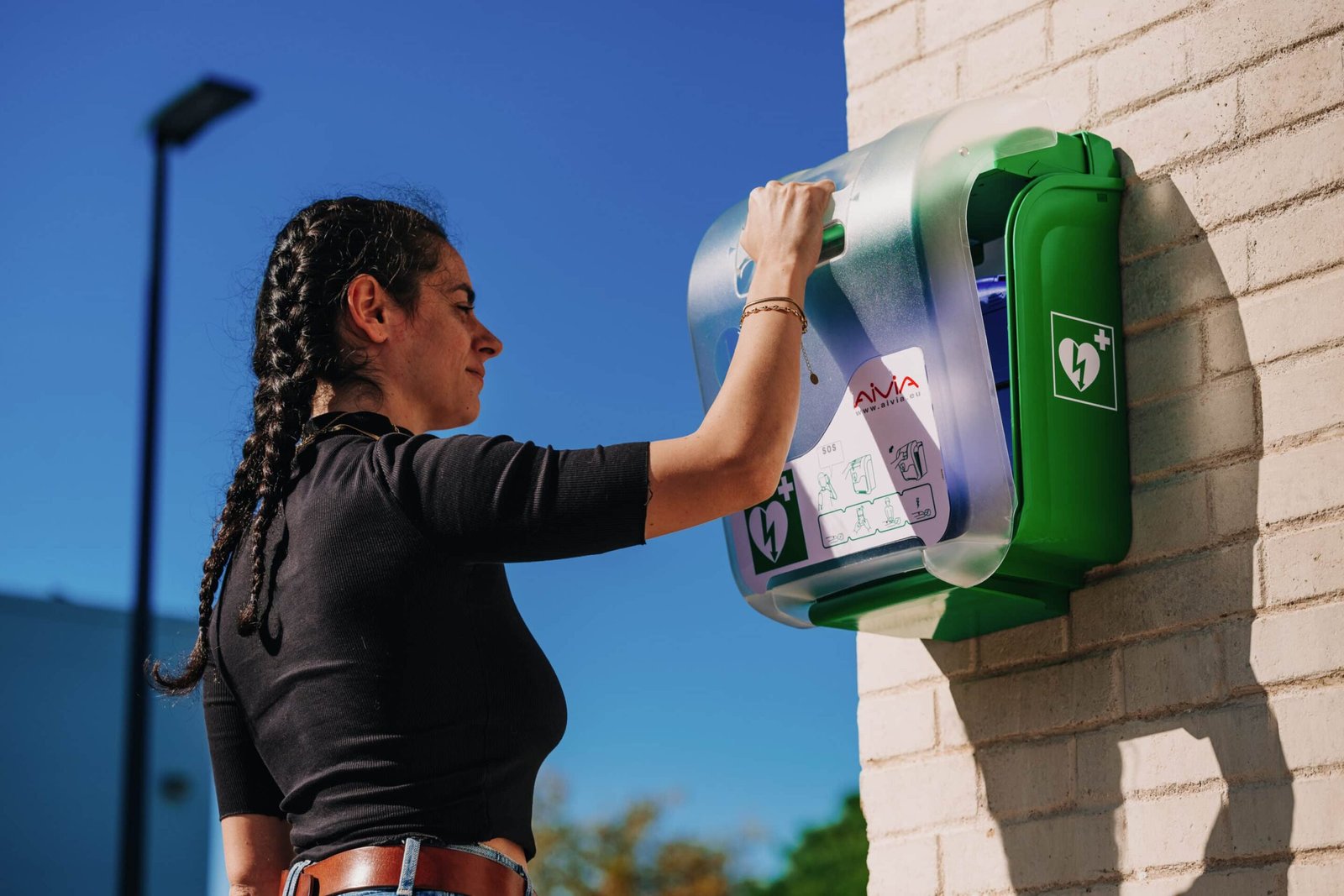 Defibriliatoriaus laikymo spintelė AIVIA V3 200 su signalu ir šildymu - Image 2